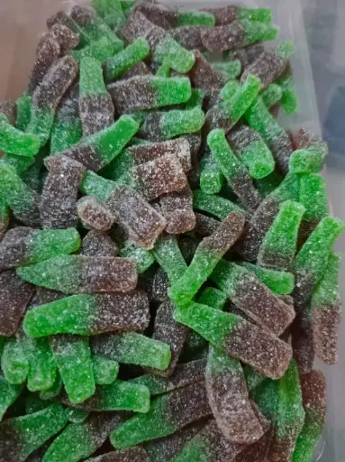 Bouteilles cola pomme sucré 100g